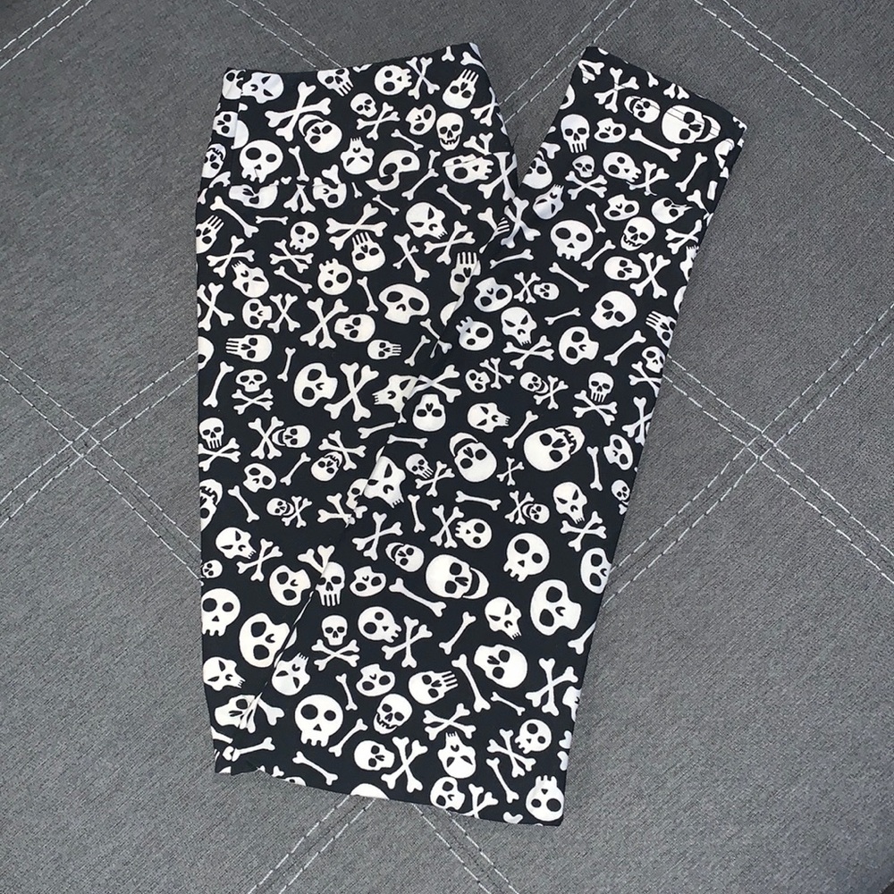 Vintage LuLaRoe Skull OS Legging ☠️